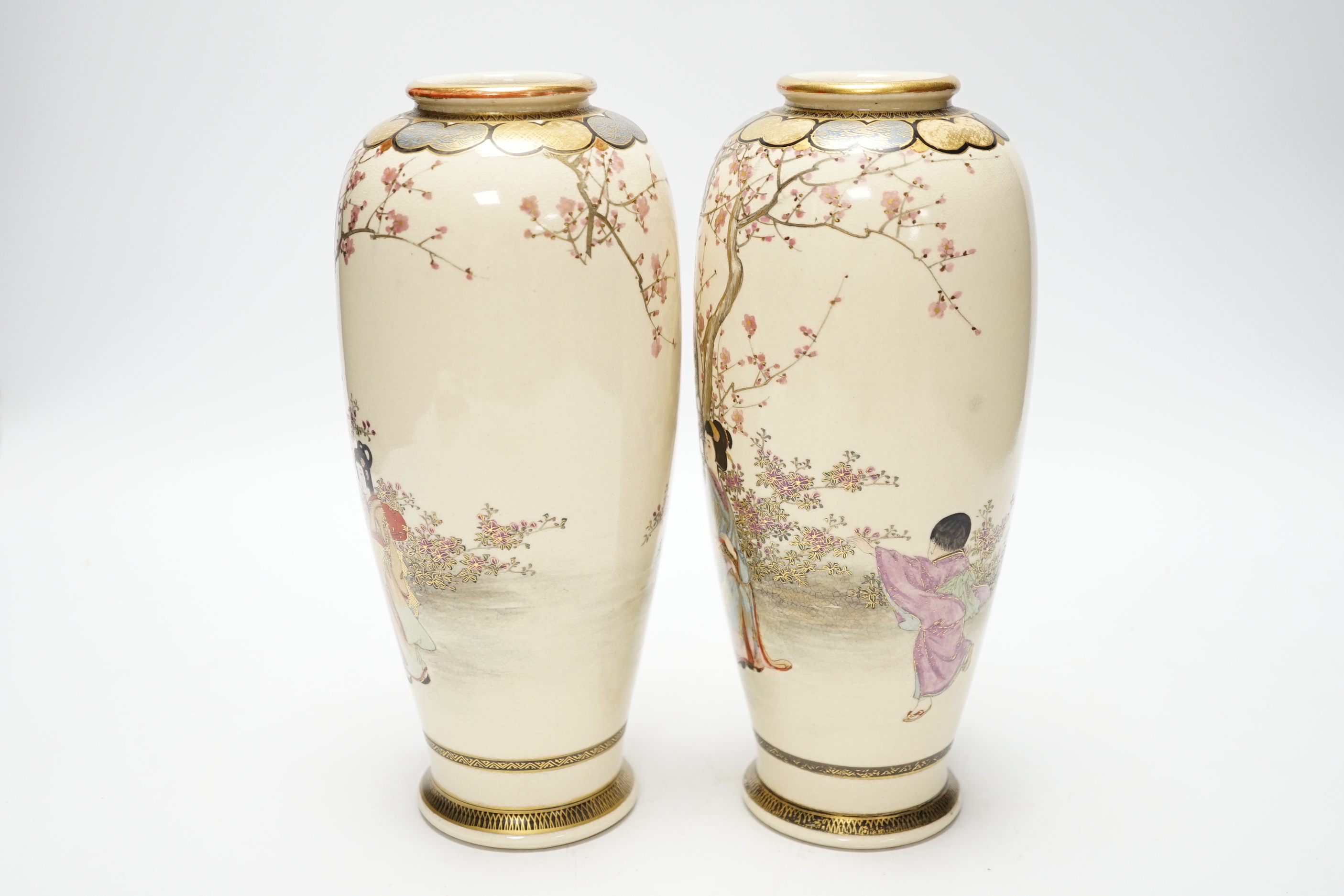 A pair of Japanese Satsuma pottery vases, early 20th century, 22cm